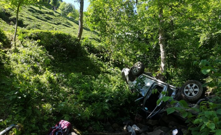 Rize'de kamyonet uçuruma yuvarlandı: 2 ölü, 1 yaralı