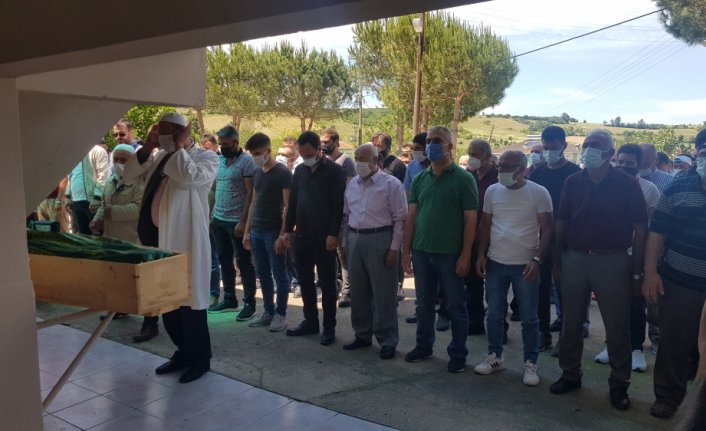 Samsun'da arkadaşlar arasında çıkan kavgada ölen 3 kişi toprağa verildi