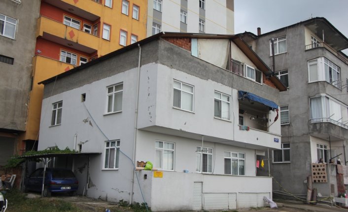 Samsun'da çatıdan düşen 2 kişi ağır yaralandı