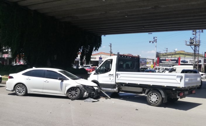 Samsun'da kamyonet ile otomobil çarpıştı: 2 yaralı