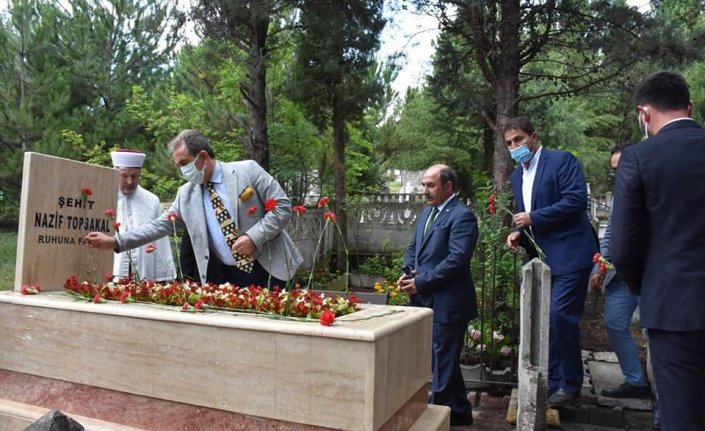 Şehit Nazif Topsakal mezarı başında anıldı