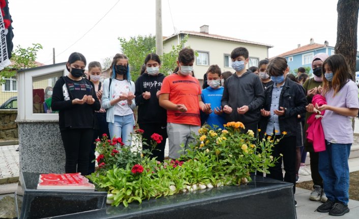 Şehit öğretmen Şenay Aybüke Yalçın, vefatının 4. yılında kabri başında anıldı