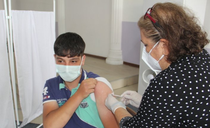 Sinop'ta randevusuz Kovid-19 aşı merkezi ilgi görüyor