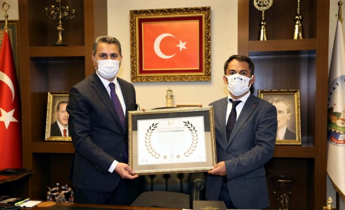 Tokat Belediye Başkanı Eroğlu'na çevreye duyarlı projelerinden dolayı berat verildi