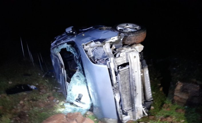 Tokat'ta hafif ticari araç devrildi: 4 yaralı