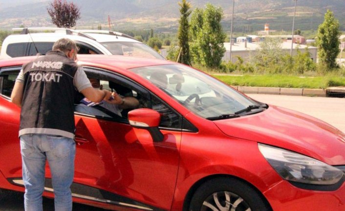 Tokat'ta polis ekipleri uyuşturucu konusunda vatandaşları bilgilendirdi
