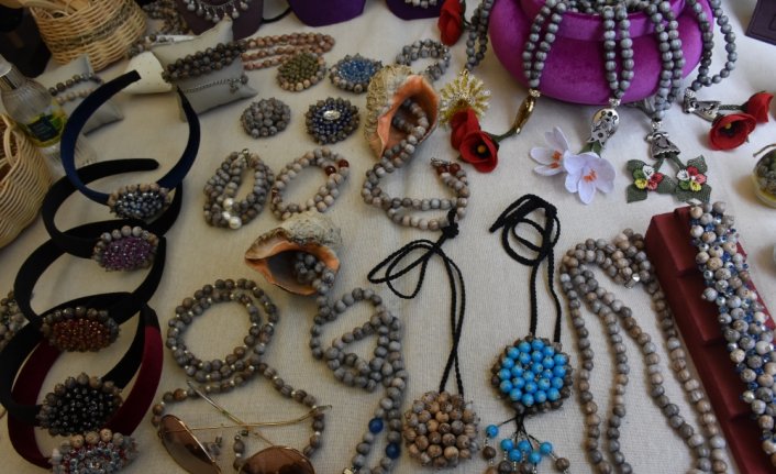 Trabzon'da kadınlar açtıkları sergide hazırladıkları ürünleri satışa sundu