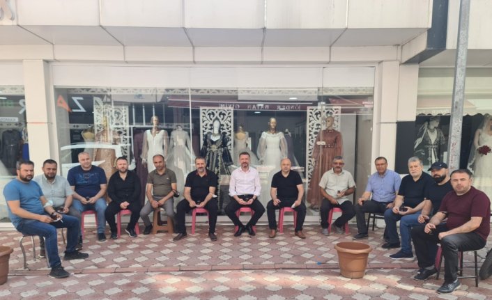 Ak Parti Suluova İlçe Başkanı Temel, esnafla buluştu