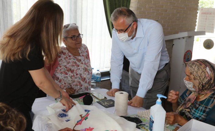 Bafra Belediye Başkanı Kılıç, engellilere yönelik el sanatları kursunda inceleme yaptı