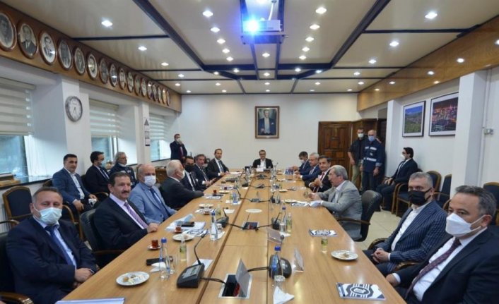 Bakan Dönmez KARDEMİR'i ziyaret etti