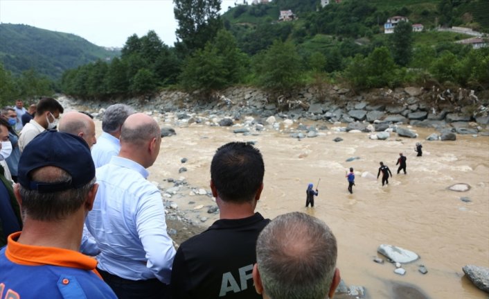 Bakanlar Soylu ve Karaismailoğlu, Rize'de afet bölgesindeki incelemelerini sürdürdü