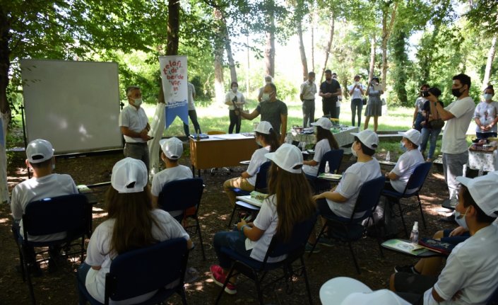 Bartın'da telafi eğitimi için tabiat parkında orman sınıfı kuruldu
