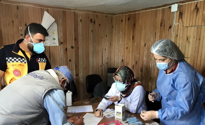 Bayburt'ta mobil sağlık ekipleri yaylalarda Kovid-19 aşısı yapıyor