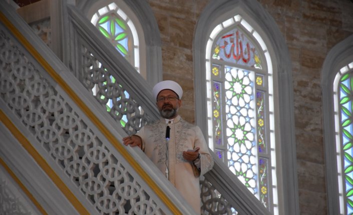 Diyanet İşleri Başkanı Erbaş, Ordu'da Altınordu Akyazı Uhud Camisi'nde hutbe irat etti: