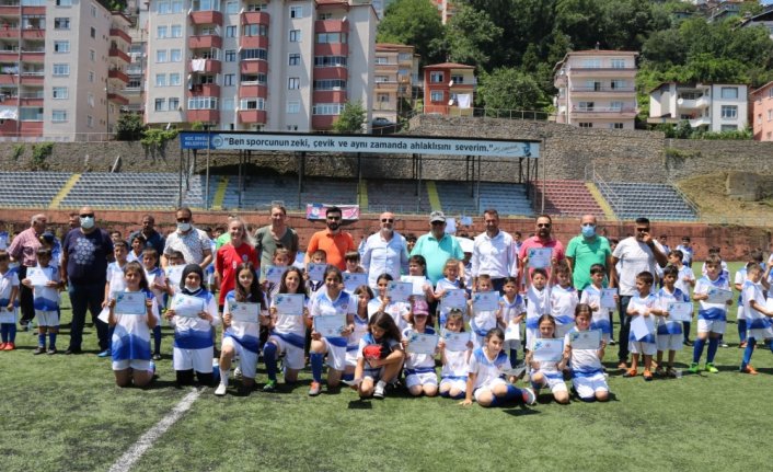 Ereğli'de yaz spor okulunu bitiren 250 kursiyere sertifika verildi