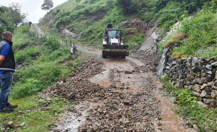 Giresun'da etkili olan yağışın oluşturduğu hasar gideriliyor