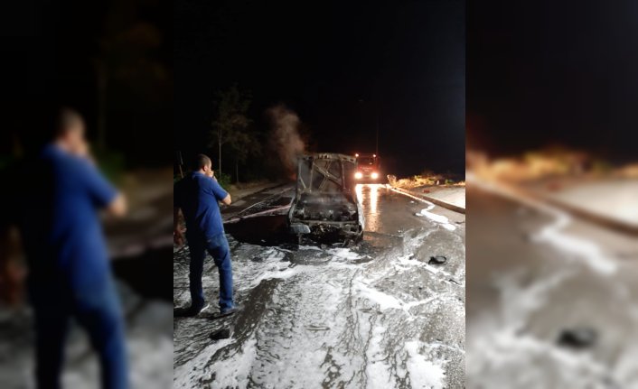 Gümüşhane'de park halindeki otomobil yandı