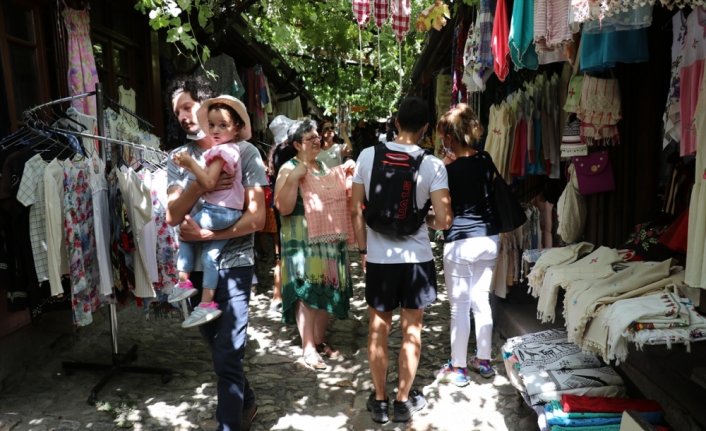 Hafta sonunu fırsat bilen tatilciler Safranbolu'da yoğunluk oluşturdu