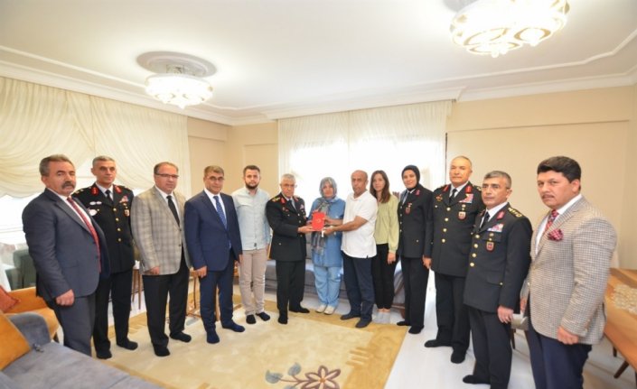 Jandarma Genel Komutanı Orgeneral Çetin'den Zeytin Dalı şehidinin ailesine ziyaret