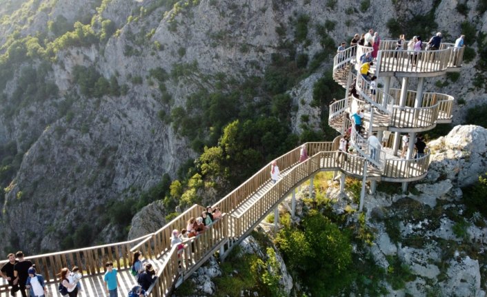 Kanyonlarıyla ünlü Pınarbaşı bayramda nüfusunun 20 katı ziyaretçiyi ağırladı