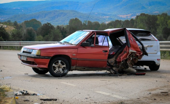 Kastamonu'da iki otomobil çarpıştı: 6 yaralı