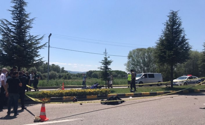 Kastamonu'da refüjdeki ağaca çarpan motosikletin sürücüsü hayatını kaybetti