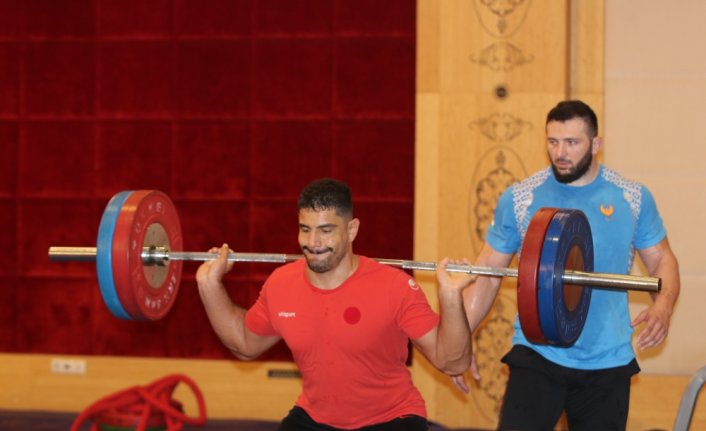 Milli güreşçi Taha Akgül'ün olimpiyatlarda gözü yine altın madalyada