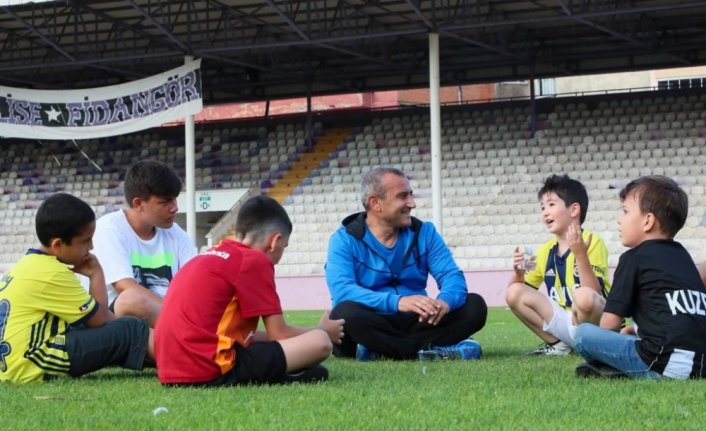 Ordu Valisi Sonel, şehit çocuklarının forma ve futbol oynama isteğini yerine getirdi