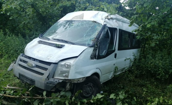 Ordu'da hastaneye giderken kaza yapan minibüs sürücüsü hayatını kaybetti