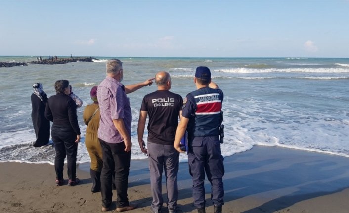 Samsun'da denizde boğulma tehlikesi geçiren kadın ile kızı kurtarıldı bir kişi kayboldu
