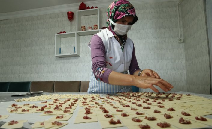 Samsun'un coğrafi işaret tescilli Yakakent mantısı, damakları şenlendiriyor
