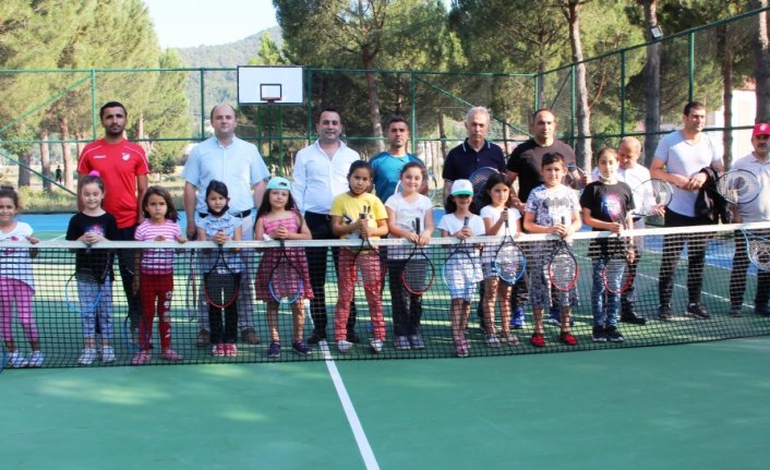 Taşova Belediyesi Tenis Kordu hizmete girdi