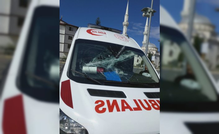 Trabzon'da hastaya müdahaleye giden 112 Acil Servis ekibine saldırı