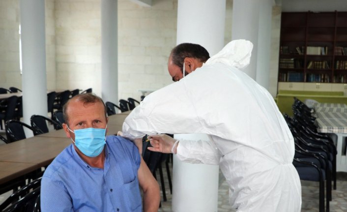 Trabzon'da yaylalardaki vatandaşlara mobil ekiplerce Kovid-19 aşısı yapılıyor