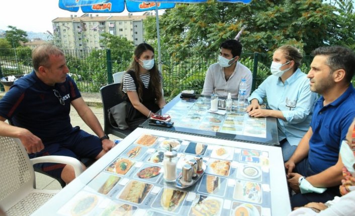 Trabzonspor Teknik Direktörü Avcı'dan, tedavisi süren Kocaelispor Teknik Direktörü Akçay'ın ailesine ziyaret