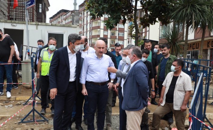 Ulaştırma ve Altyapı Bakanı Adil Karaismailoğlu, Güneysu'daki afet bölgesinde incelemelerde bulundu: