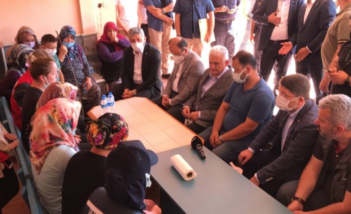 AK Parti Genel Başkanvekili Yıldırım'dan Bartın'daki selde ölen kadının ailesine taziye ziyareti