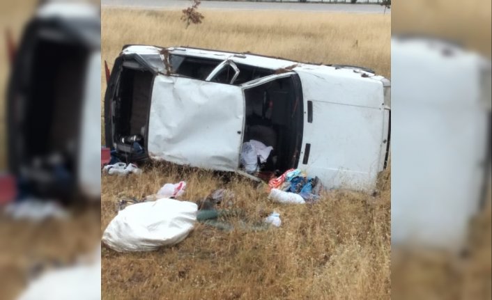 Amasya'da otomobil devrildi: 3 yaralı