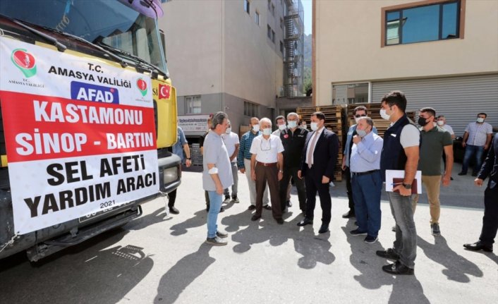 Amasya'dan selin etkilediği Sinop'a 1 tır içme suyu gönderildi