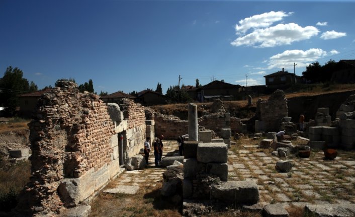 Antik kentin üzerine kurulu ilçede yer arayışı