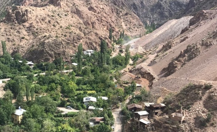 Artvin'de heyelanlar nedeniyle 14 köy yolu ulaşıma kapandı