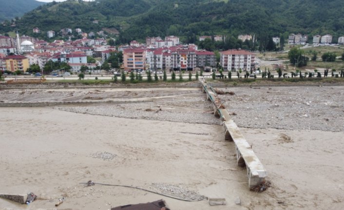 Ayancık ilçesinde selin yol açtığı tahribat drone ile görüntülendi