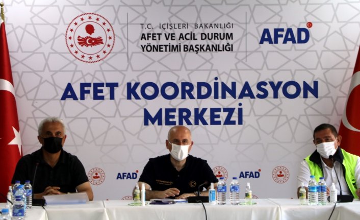 Bakan Karaismailoğlu, Kastamonu'da sel bölgesinde incelemelerde bulundu: