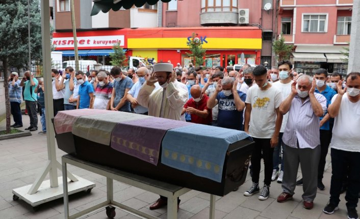 Balıkesir'deki yolcu otobüsü kazasında ölen şoförlerden Başol'un cenazesi Zonguldak'ta defnedildi