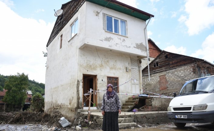 Bartın'da engelli eşi ve kardeşiyle selden kurtulan Fatma Yurdakul yaşadıklarını anlattı: