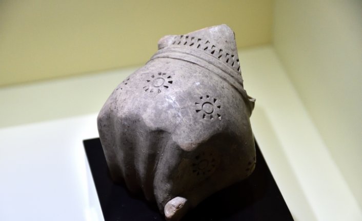 Boğazkale Müzesi'nin 3 bin 600 yıllık ünik eseri: Yumruk biçimli içme kabı