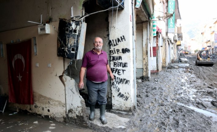 Bozkurt'ta selden geriye kalanlar felaketin boyutlarını gözler önüne seriyor