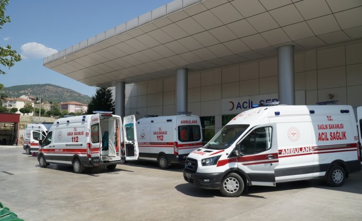 Çorum'da iki otomobil çarpıştı: 6 yaralı