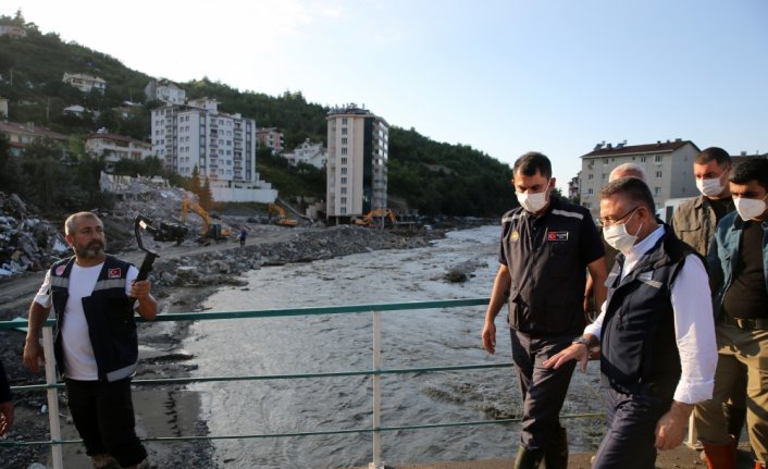 Cumhurbaşkanı Yardımcısı Oktay, sel felaketi yaşanan Bozkurt'ta açıklamalarda bulundu: