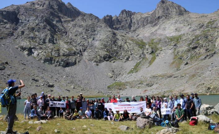 Doğaseverler Artabel Gölleri Tabiat Parkı'na yürüdü